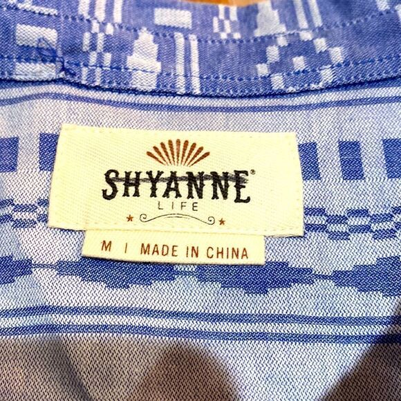 Shyanne denim color white printed pockets covered snaps sleeve length 19 1/2 - Picture 4 of 4